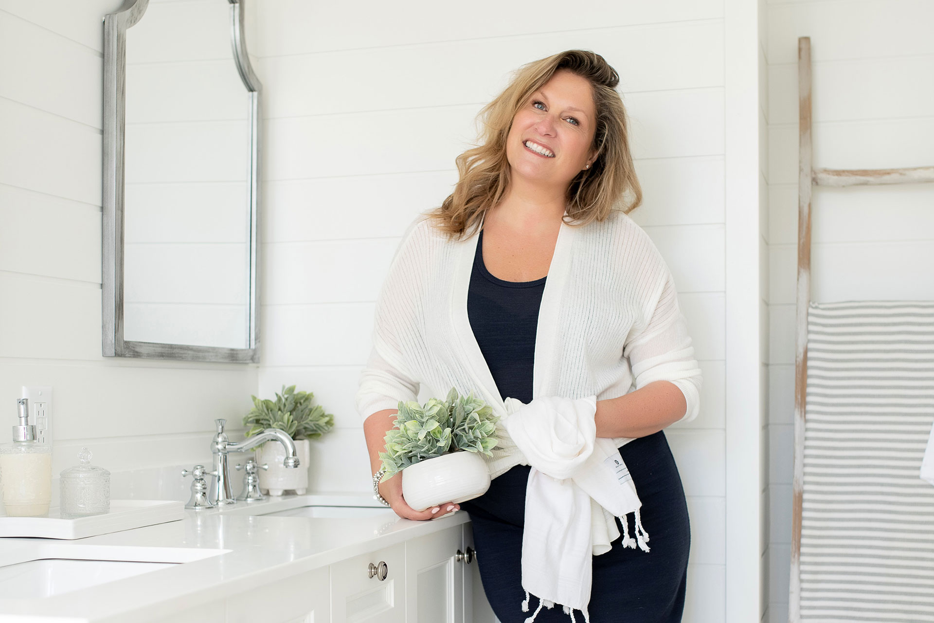 Made-to-measure bathrooms vanity for Saskia Thuot